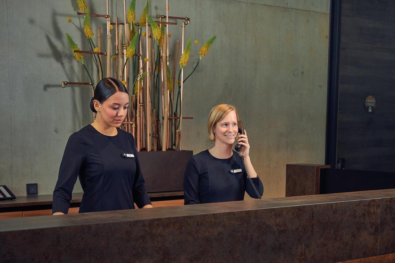 Inntel Hotels Amsterdam Landmark מראה חיצוני תמונה Reception desk