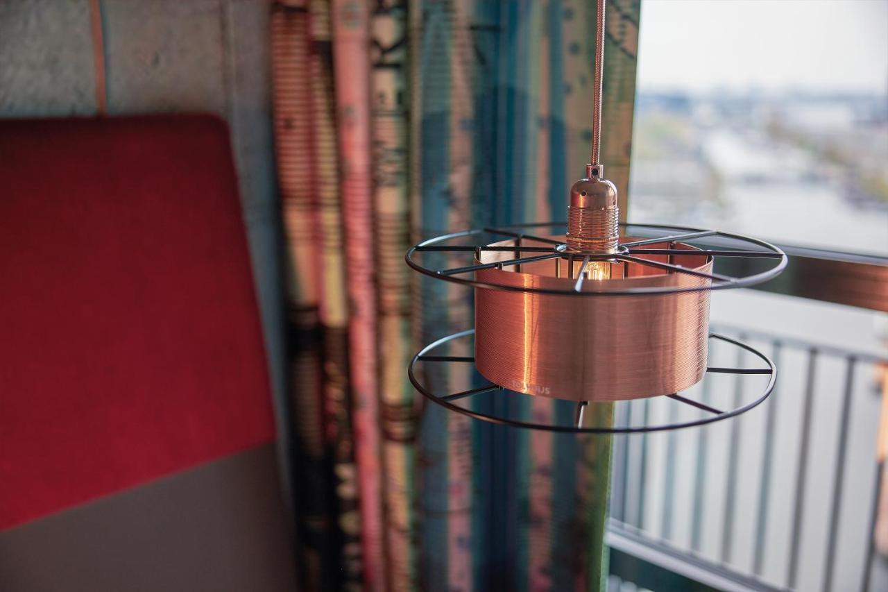 Inntel Hotels Amsterdam Landmark מראה חיצוני תמונה "The lamp is a work of art"