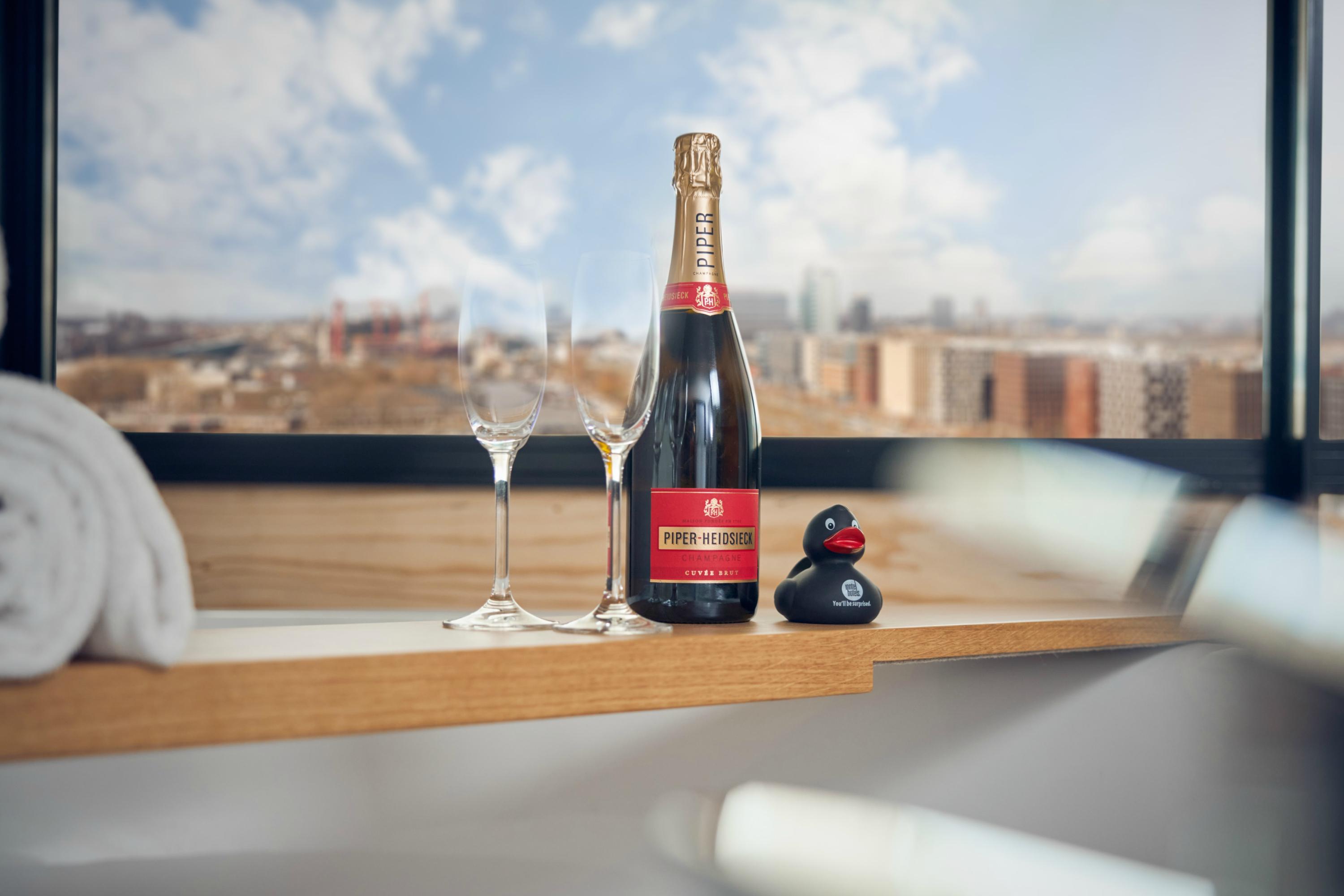 Inntel Hotels Amsterdam Landmark מראה חיצוני תמונה Piper-Heidsieck