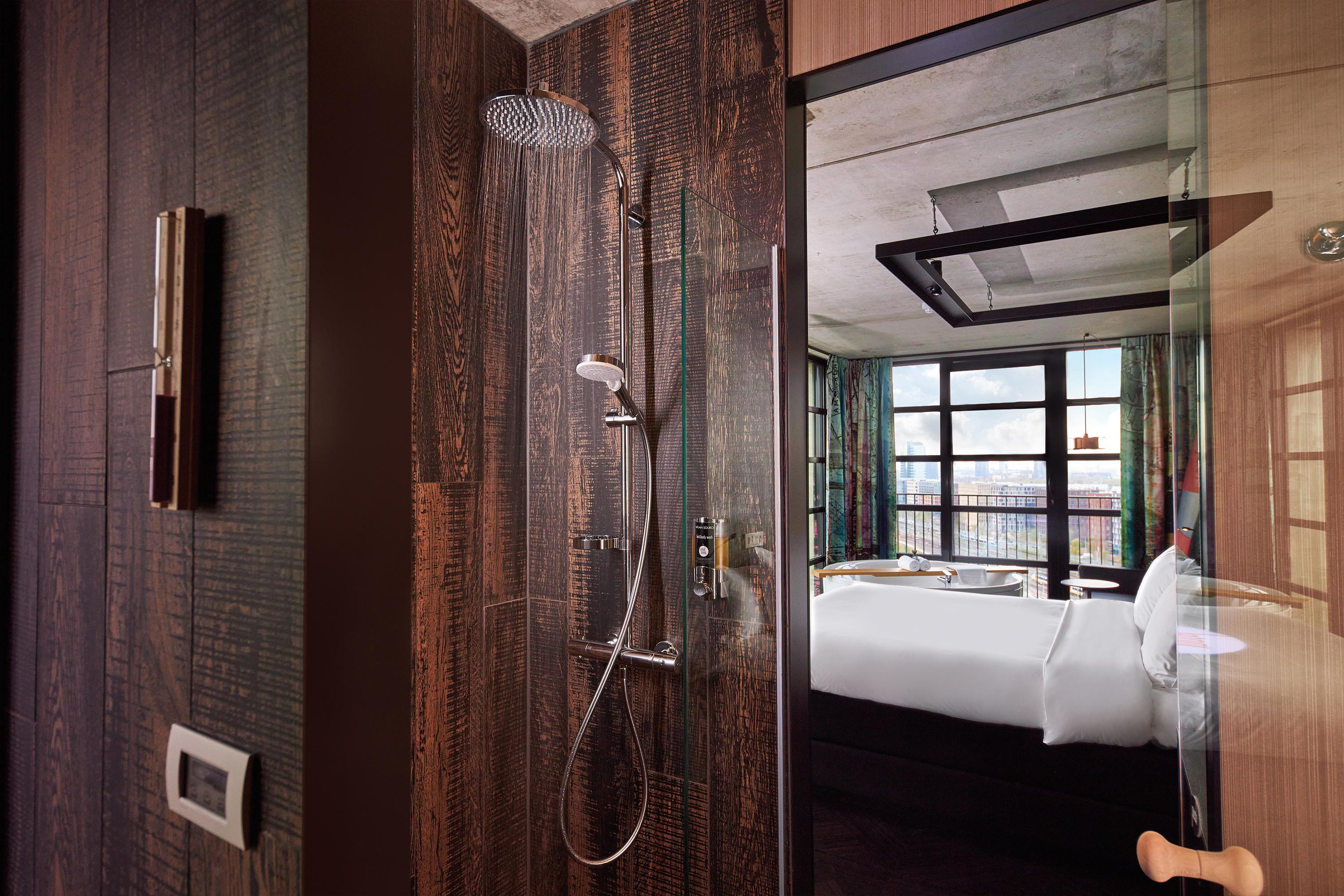 Inntel Hotels Amsterdam Landmark מראה חיצוני תמונה Shower in a room at the hotel